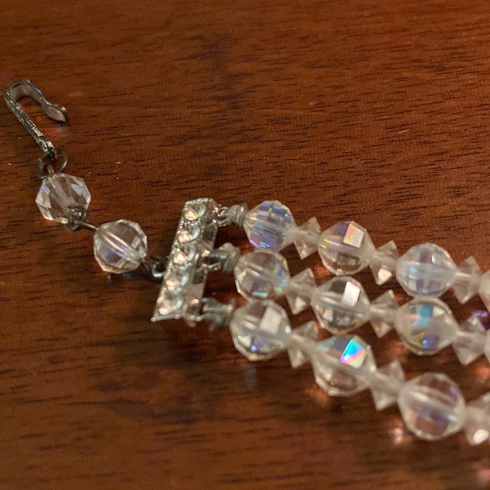 Vintage triple strand Aurora borealis graduated bead choker necklace 14 inch - Picture 9 of 12